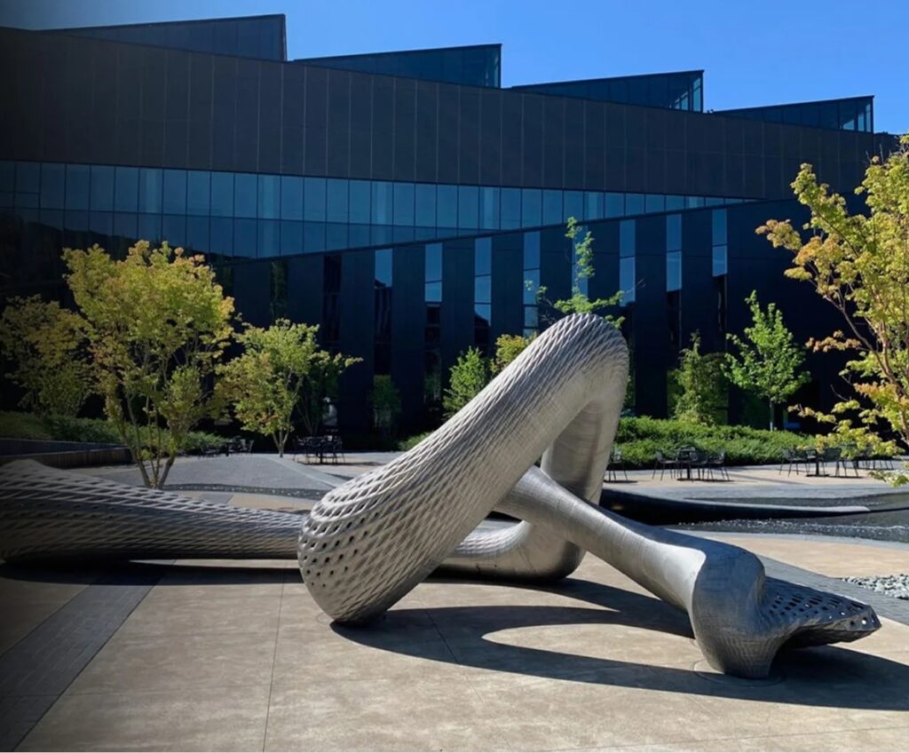 Oregon dragon bench project made by MX3D Art Lab and printed with M1 and MX Metal AM Systems.